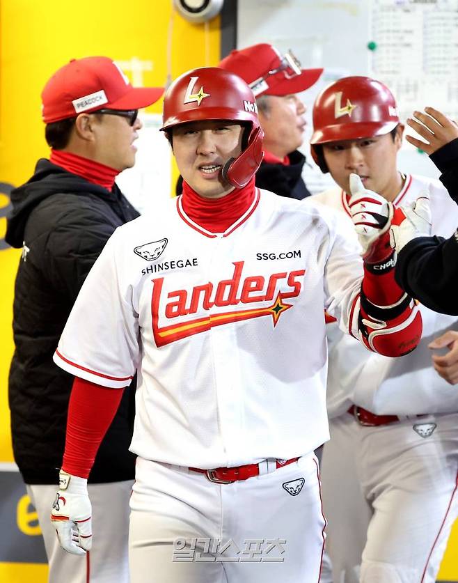 지난달 13일 시범경기에서 홈런을 쳤던 최정의 모습. 인천=김민규 기자 mgkim1@edaily.co.kr