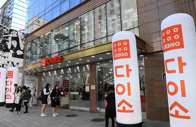 다이소가 르까프 티셔츠를 3000원에 판매해 화제다.  사진=다이소 제공