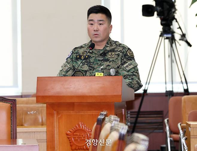 김현태 전 육군 특수전사령부 707특수임무단장이 지난 2월 17일 성일종 국방위원장이 직권으로 소집한 국방위 전체회의에서 의원질의에 답하고 있다. 박민규 선임기자