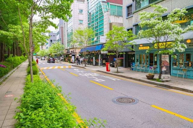 서울 서초구 양재천 카페거리. 서초구청 제공