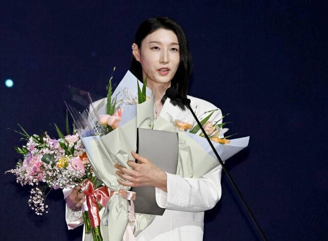 만장일치 MVP를 차지한 김연경./KOVO