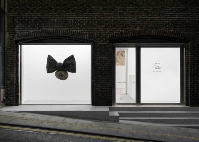 신민 작가의 개인전이 열리고 있는 서울 이태원동 P21갤러리의 외부 전경 /ⓒ안천호, 사진제공=P21