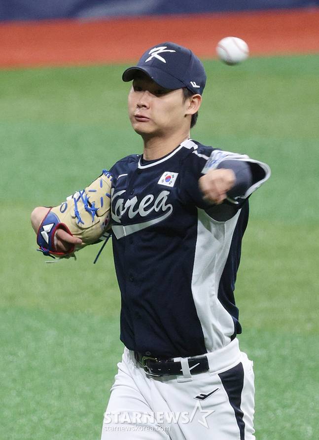 대한민국 야구 대표팀이 '2024 WBSC 프리미어 12' 츨전을 앞두고 지난해 11월 서울 고척스카이돔에서 최종 훈련을 가졌다. 곽도규가 피칭 훈련을 하고 있다. /사진=김진경 대기자