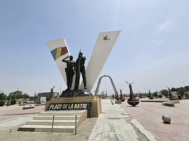 차드 수도 은자메나 모습 (은자메나[차드]=연합뉴스) 성도현 기자 = 지난 3일(현지시간) 차드 수도 은자메나 거리의 모습. 2025.4.15 raphael@yna.co.kr