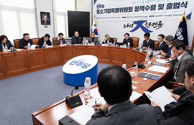 권칠승 더불어민주당 중소기업특별위원회 위원장이 17일 오후 서울 여의도 국회에서 열린 민주당 중소기업특별위원회 정책수렴 및 출범식에서 발언을 하고 있다./뉴스1 제공