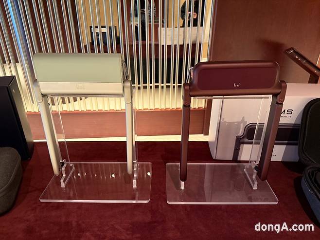 윔(좌측), 윔 S(우측 신형) 크기 비교.