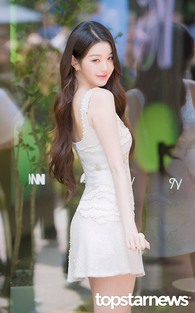 실시간 성수 이니스프리 팝업에 등장한 장원영 기사사진
