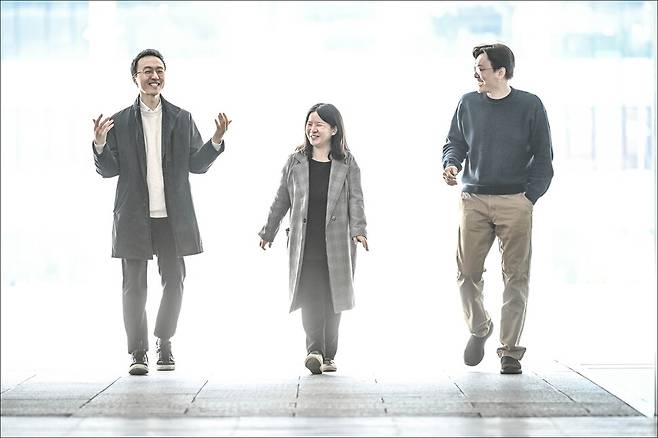 60돌을 맞은 서울시국악관현악단 이승훤 예술감독(오른쪽부터)과 최지혜·이지수 작곡가. 세종문화회관 제공