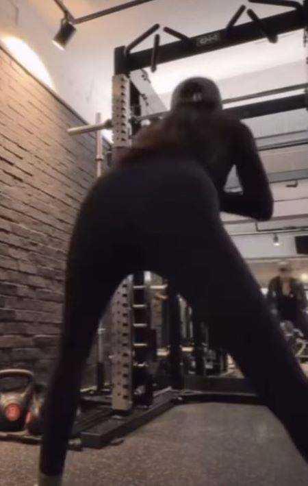 효민이 사이드런지를 하는 모습/사진=효민 인스타그램 캡처