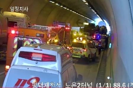 노은터널 사고 현장. [사진=한국도로공사]