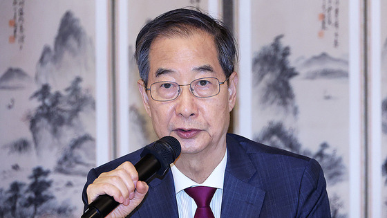 한덕수 대통령 권한대행 국무총리가 14일 서울 삼청동 총리공관에서 경제안보잔략 TF 회의를 주재하고 있다. 대통령실사진기자단