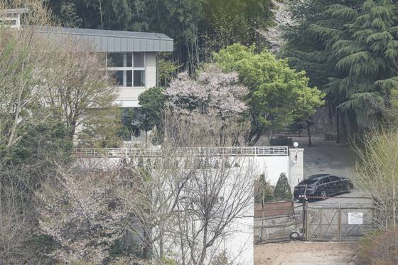 경찰 국가수사본부 비상계엄 특별수사단이 대통령실과 한남동 공관촌에 대한 압수수색에 나선 16일 서울 용산구 한남동 경호처장 공관 모습. 김경록 기자