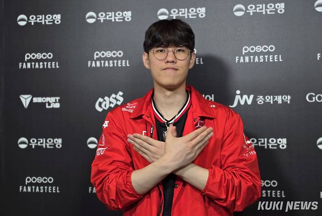 ‘오너’ 문현준이 16일 오후 5시 서울 종로구 롤파크 LCK 아레나에서 열린 ‘2025 LCK’ 정규시즌 1라운드 농심 레드포스와 경기가 끝난 뒤 쿠키뉴스와 만나 인터뷰하고 있다. 김영건 기자