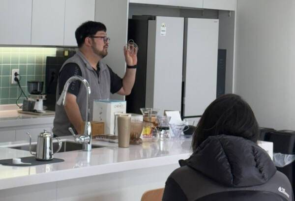 인천시청년미래센터에서 고립·은둔청년들에게 바리스타 교육을 하고 있다. 인천사서원 제공