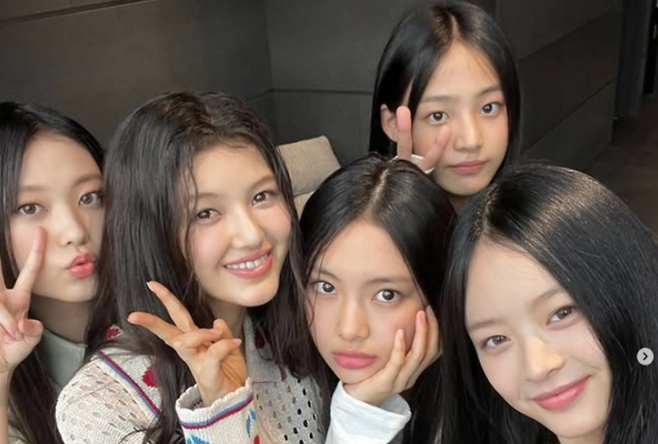 걸그룹 뉴진스가 법원의 독자적 활동 금지 판정에 불복해 낸 이의신청이 받아들여지지 않았다. [사진출처 = 뉴진스 인스타그램]