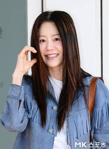 꾸미지 않아도 완성되는 고현정의 스타일은 이번 공항 패션에서도 여지없이 빛났다.사진=김영구 기자