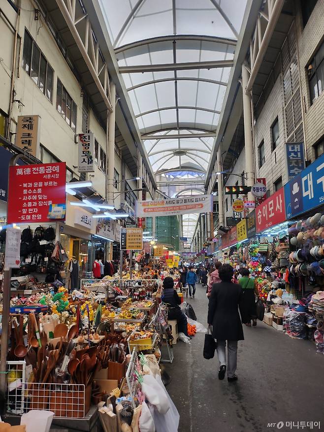 16일 오전 대구 중구 서문시장의 모습./사진=안채원 기자