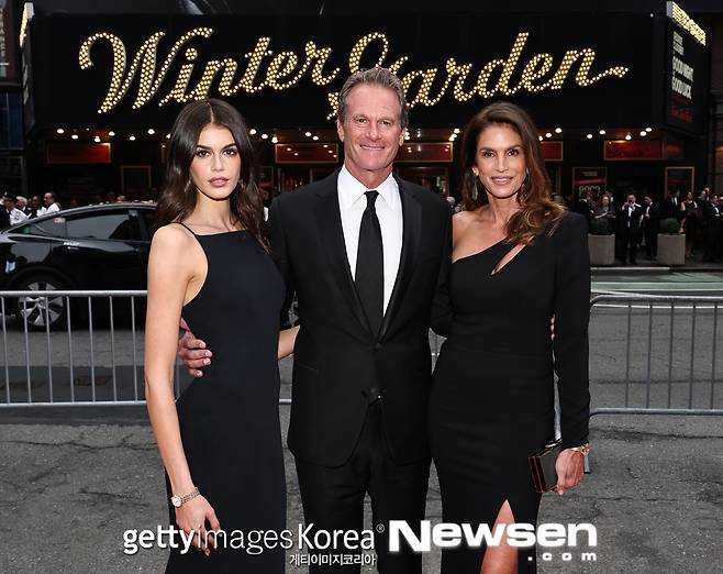 카이아 거버-랜디 거버-신디 크로포드