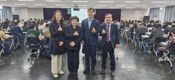 지난 15일 열린 ‘돌봄통합지원법 시행에 따른 서울시 사회복지관 역할모색을 위한 토론회’에 참석한 김영옥 위원장