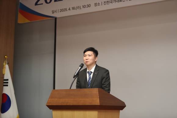 16일 충북 진천국가대표선수촌에서 열린 ‘2025년 회원 종목단체장 간담회’에서 인사말을 하고 있는 유승민 대한체육회장. 대한체육회 제공