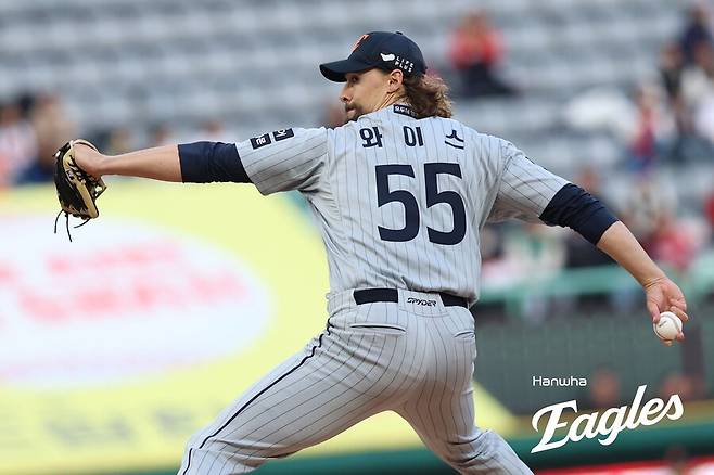 ▲ 6이닝 2실점으로 선전하며 시즌 두 번째 승리를 거둔 라이언 와이스 ⓒ한화이글스