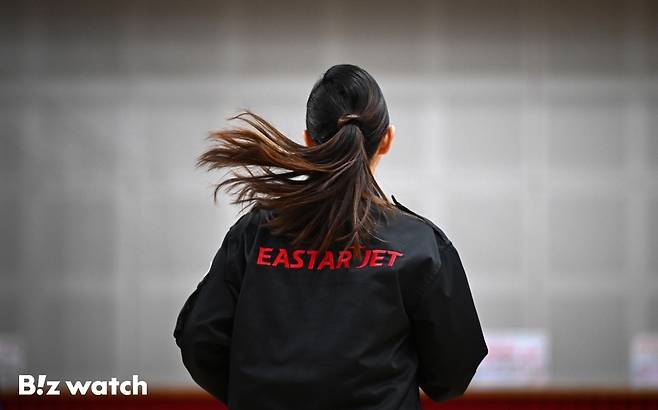 이스타항공 현직승무원 교관 및 면접관들이 오는 23일 진행되는 신입 승무원들의 체력 시험 전형에 앞서 17일 오전 서울 마포구 망원동 마포체력인증센터를 방문해 체력 시험 훈련을 하고 있다./사진=이명근 기자 qwe123@