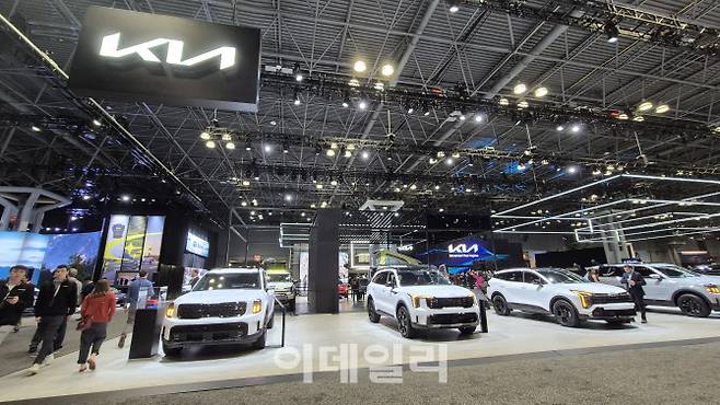 기아의 ‘2025 뉴욕 오툐소’ 부스 전경. (사진=이윤화 기자)