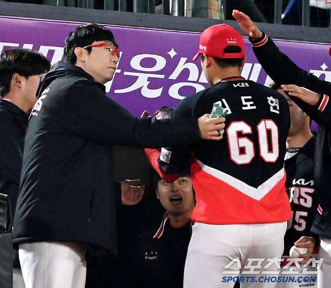 8일 부산 사직야구장에서 열린 KIA와 롯데의 경기, 6회말 KIA 김도현이 마운드를 내려가고 있다. 부산=허상욱 기자wook@sportschosun.com/2025.04.08/