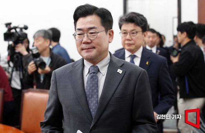 박찬대 더불어민주당 원내대표가 17일 국회에서 열린 정책조정회의에 참석하고 있다. 2025.4.17 김현민 기자