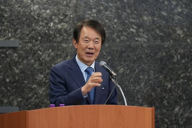 김종훈 한미글로벌 회장이 17일 서울 강남구 건설회관에서 열린 '통일 독일 국토개발과 한반도의 국토전략' 세미나에서 축사하고 있다. 한미글로벌 제공