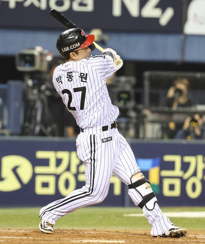 16일 오후 잠실야구장에서 열린 2025 프로야구 삼성과 LG 경기. LG 박동원이 5회 좌중간 3점 홈런을 날리고있다. 잠실=정시종 기자 capa@edaily.co.kr /2025.04.16.