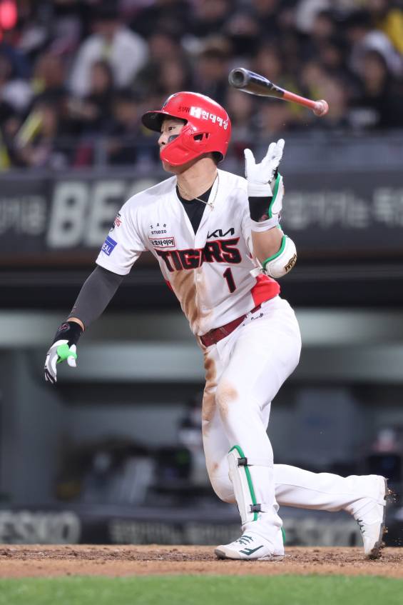 올 시즌 초반 타격 슬럼프로 고전하고 있는 박찬호. KIA 제공