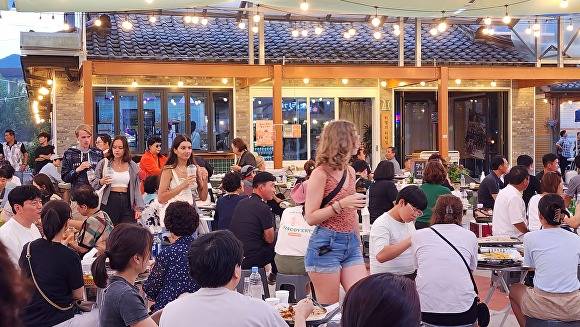 전남 강진군에서 시행된 '불금불파' 행사에 관광객들이 북적이고 있다.  [사진=강진군]