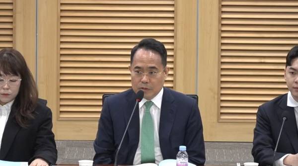 ▲ 15일 토론회에서 발제하고 있는 정경석 변호사. 전용기TV 유튜브 갈무리