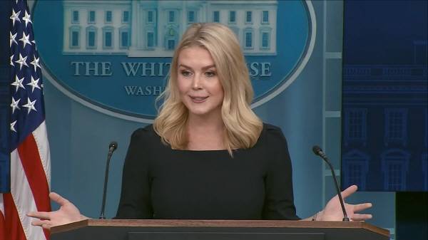 ▲ 15일(현지시간) 백악관 브리핑하고 있는 캐롤라인 레빗 대변인. 백악관 유튜브 갈무리