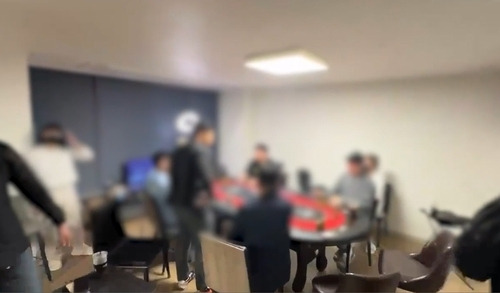 오피스텔에 차려진 불법 카지노 적발 현장 [부산경찰청]