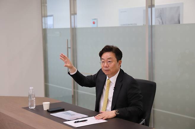 심기봉 덴티스 대표가 올해 덴티스의 경엉 목표에 대해 설명하고 있다. [사진 제공 = 덴티스]