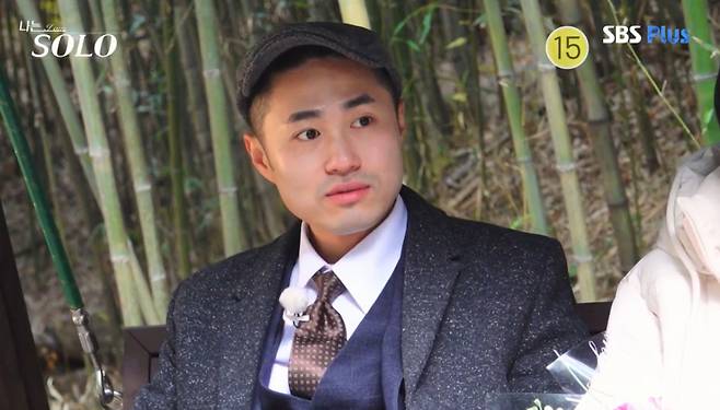 영수가 영자에게 꽃다발, 편지 등으로 끊임없이 마음을 표현했다. /사진=SBSPlus·ENA '나는 솔로' 캡처