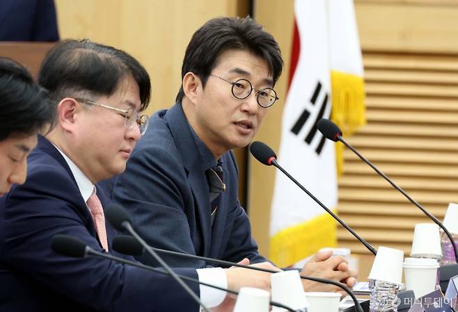 [서울=뉴시스] 조성봉 기자 = 노종면 더불어민주당 의원이 6일 오후 서울 여의도 국회 의원회관 세미나실에서 열린 '국민과 함께 정보통신의 미래로! 민주당 정보통신특위 발대식' 에서 축사를 하고 있다. 2025.02.06. suncho21@newsis.com /사진=조성봉