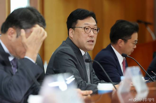 [서울=뉴시스] 홍효식 기자 = 김병환 금융위원회 위원장이 9일 오후 서울 영등포구 금융투자협회에서 열린 종합금융투자회사 CEO 간담회에서 발언하고 있다. 2025.04.09. yesphoto@newsis.com /사진=홍효식