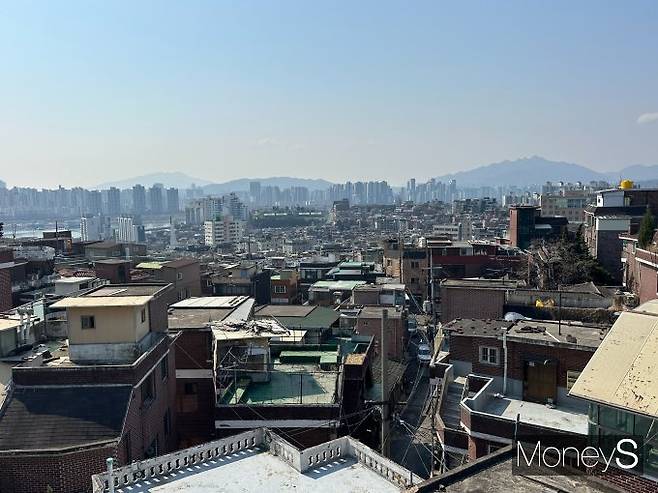 '한남2재정비촉진구역'(이하 '한남2구역')이 시공사 교체를 추진한 가운데 업계 1·2위 건설업체들이 입찰에 참여할 수 있다는 전망이 제기된다. 사진은 서울 용산구 보광동 한남2구역 일대 모습. /사진=장동규 기자