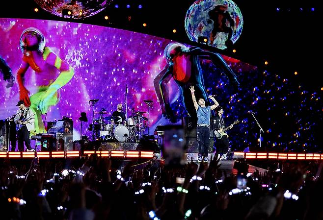 콜드플레이가 8년 만에 한국을 찾아 총 6회 공연으로 30만 관객과 만난다. [라이브네이션 제공]