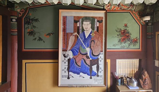 은하사 삼성각 내 장유화상 초상화