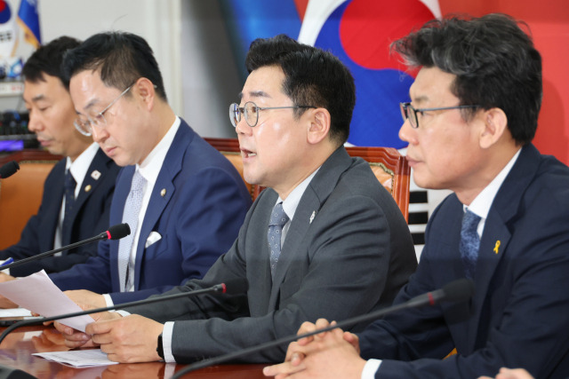 ▲더불어민주당 박찬대 당대표 직무대행 겸 원내대표가 17일 서울 여의도 국회에서 열린 원내대책회의에서 발언하고 있다. ⓒ연합뉴스