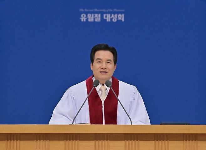유월절 대성회를 집전하는 하나님의 교회 총회장 김주철 목사.