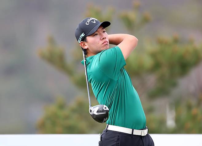 제20회 DB손해보험 프로미 오픈 1라운드 5번 홀에서 티샷을 하고 있는 권성훈. 사진제공  | KPGA