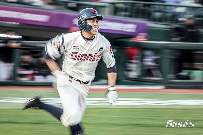 ▲ 황성빈이 뛰고 있다 ⓒ 롯데 자이언츠