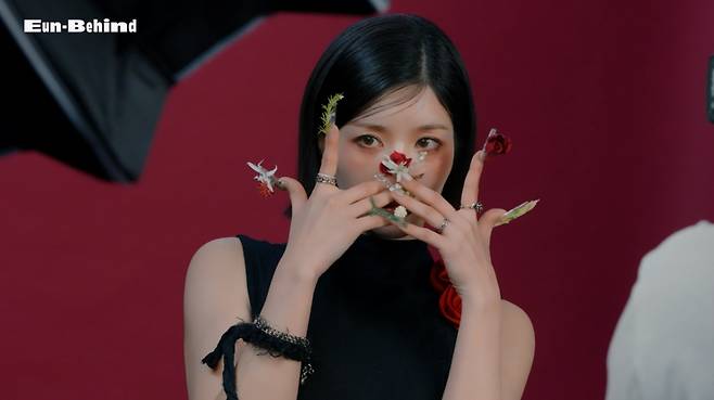 추위도 못막은 'HOT SEXY'..권은비, 'Hello Stranger' 비하인드 공개