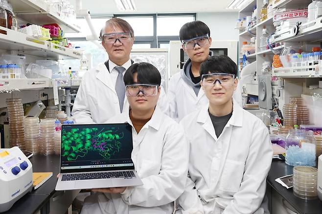 이상엽 교수(왼쪽 위) 연구팀, AI로 효소 설계 연구 제안 [KAIST 제공. 재판매 및 DB 금지]