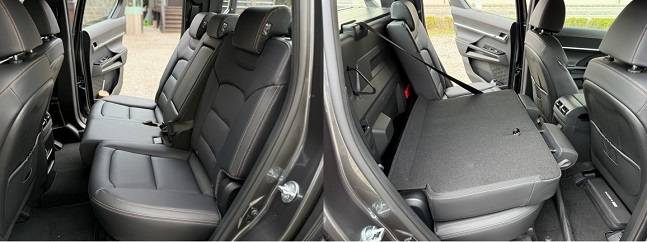 무쏘 EV 2열. 2열 시트 전체 혹은 별도로 접을 수 있다./사진=백유진 기자 byj@